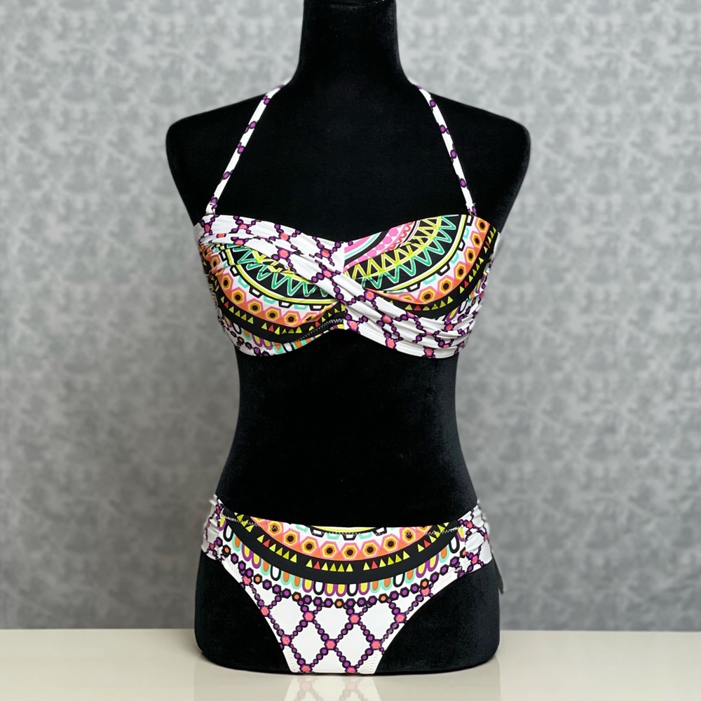 Trina Turk Kon Tiki Twist Bandeau Bikini Top & Shirred Side Hipster Bottoms NWT